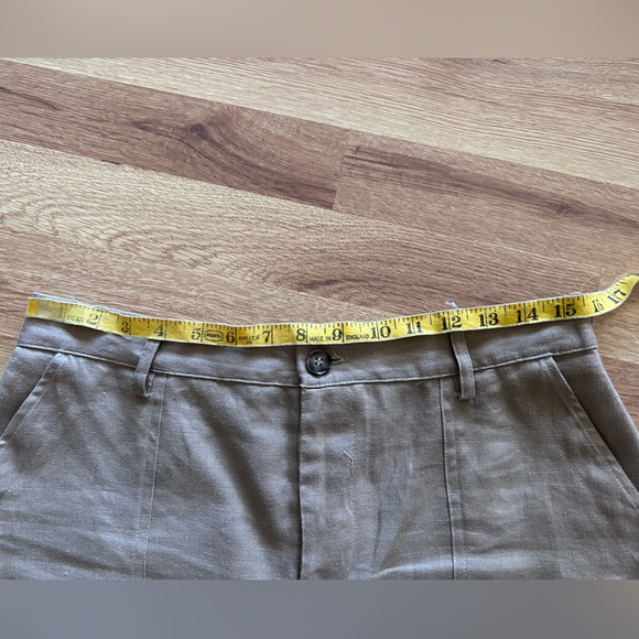 Reformation “Sterling” Safari Shorts in khaki linen. (Size 8) - Picture 5 of 6